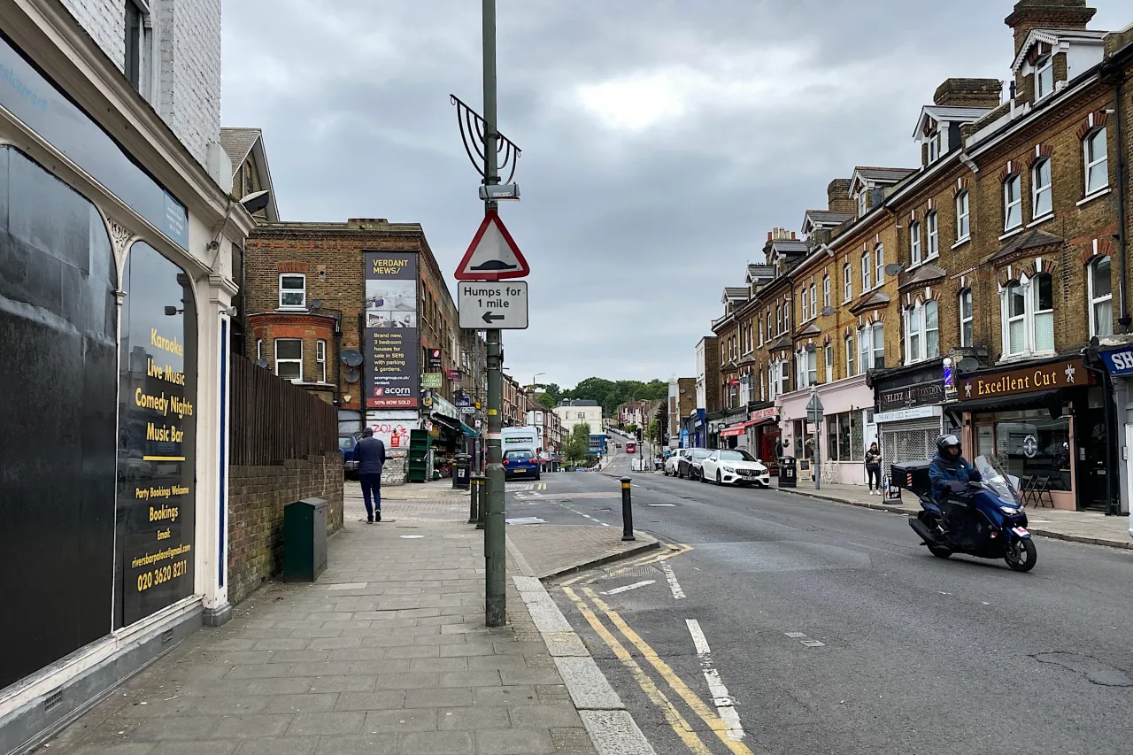 Shops and pavement along Anerley Hill, the road that separates Anerley from Crystal Palace