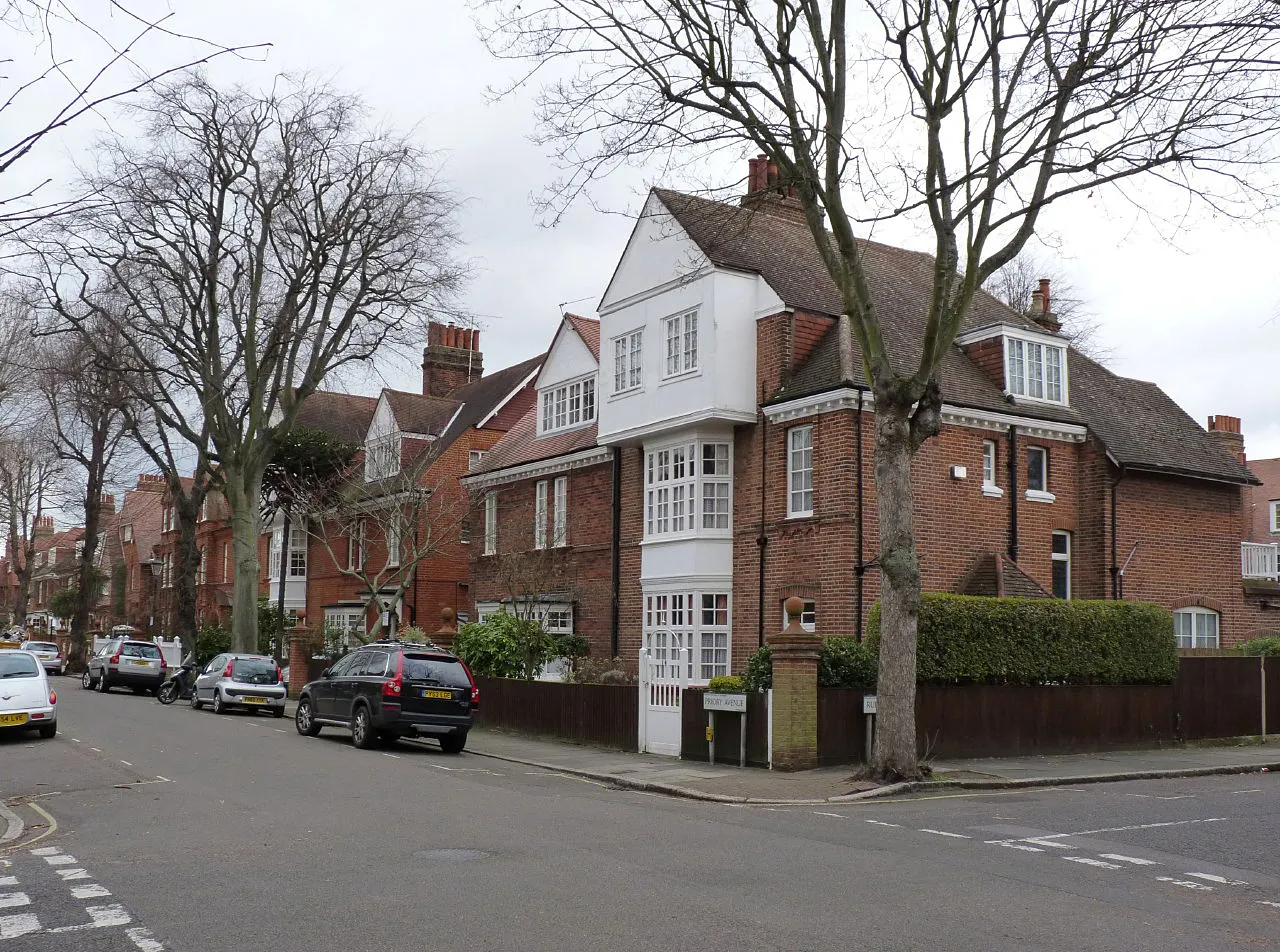 Queen Anne-style red-brick houses on Priory Avenue, Bedford Park