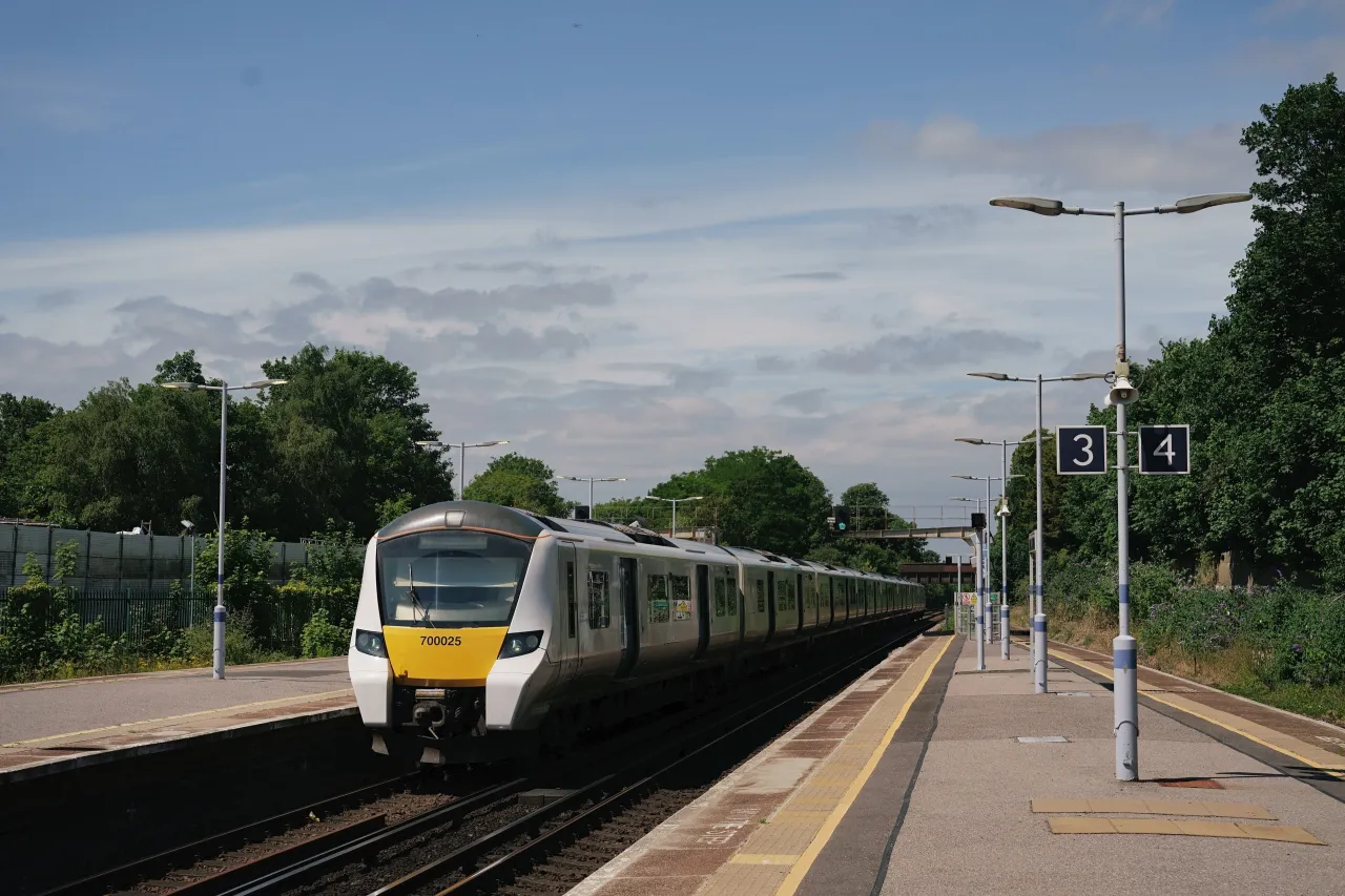 A train arriving at Bickley station platform