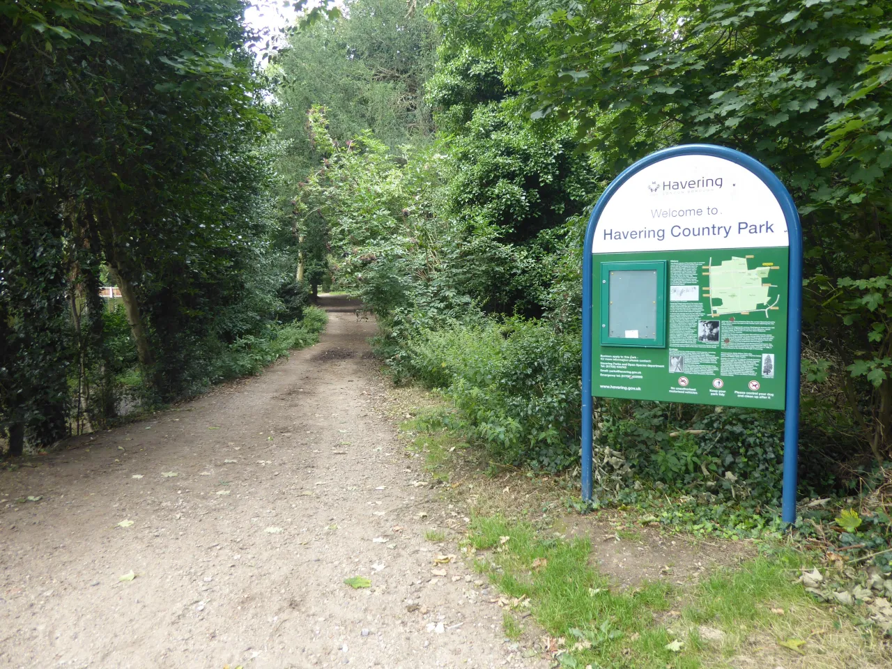 Entrance path and sign for Havering Country Park, near Chase Cross