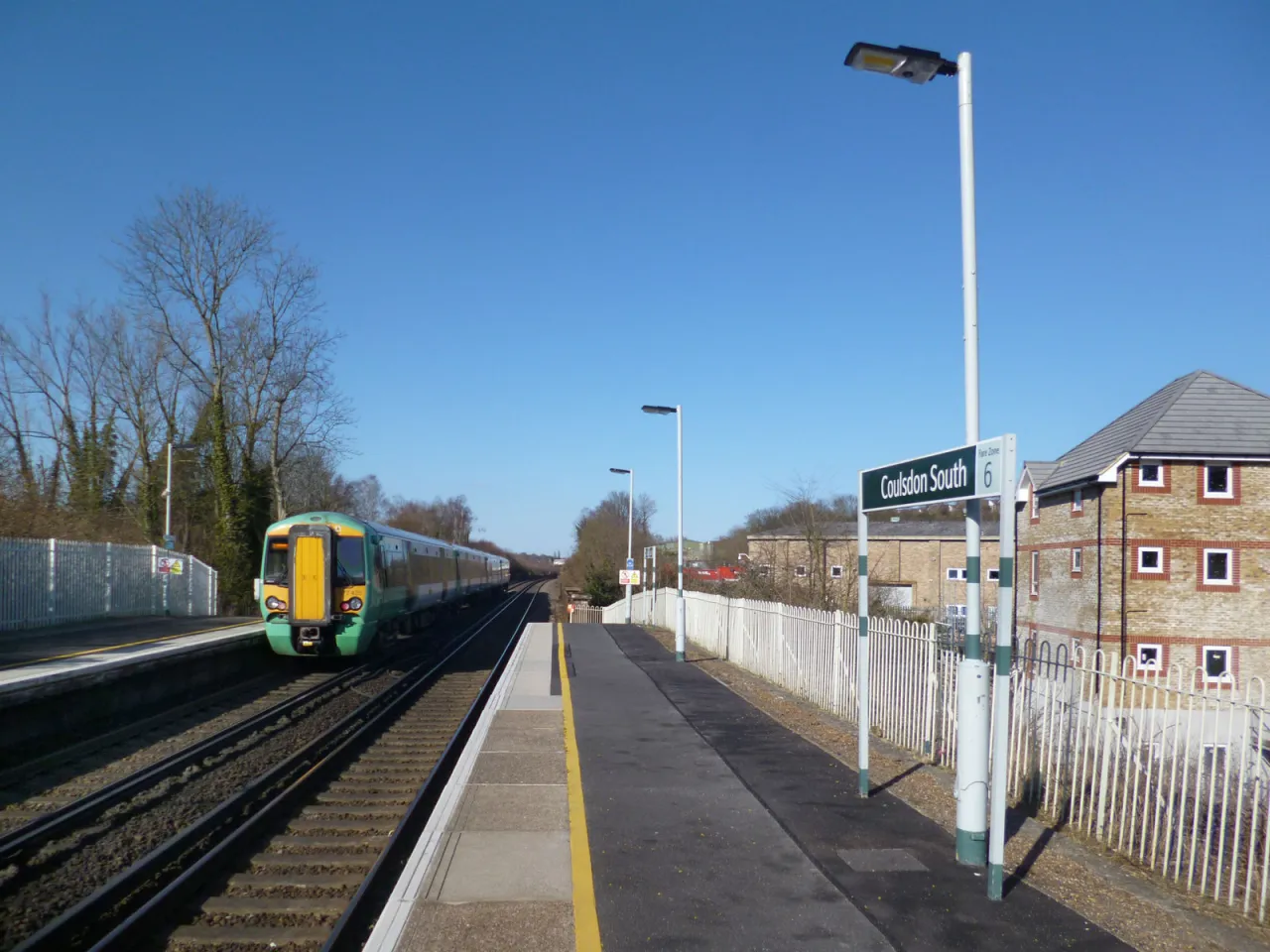A train arriving at Coulsdon South station on the Brighton line