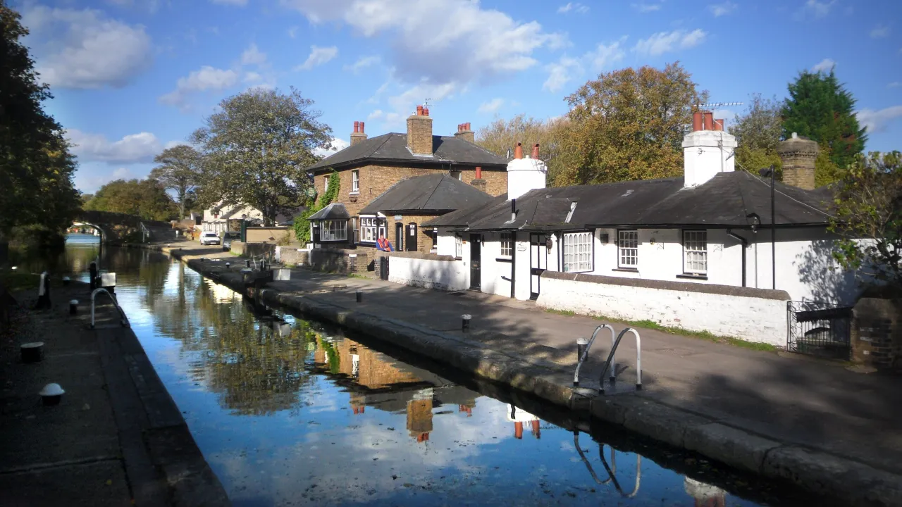 Cowley Lock on the Grand Union Canal, with the lock cottages