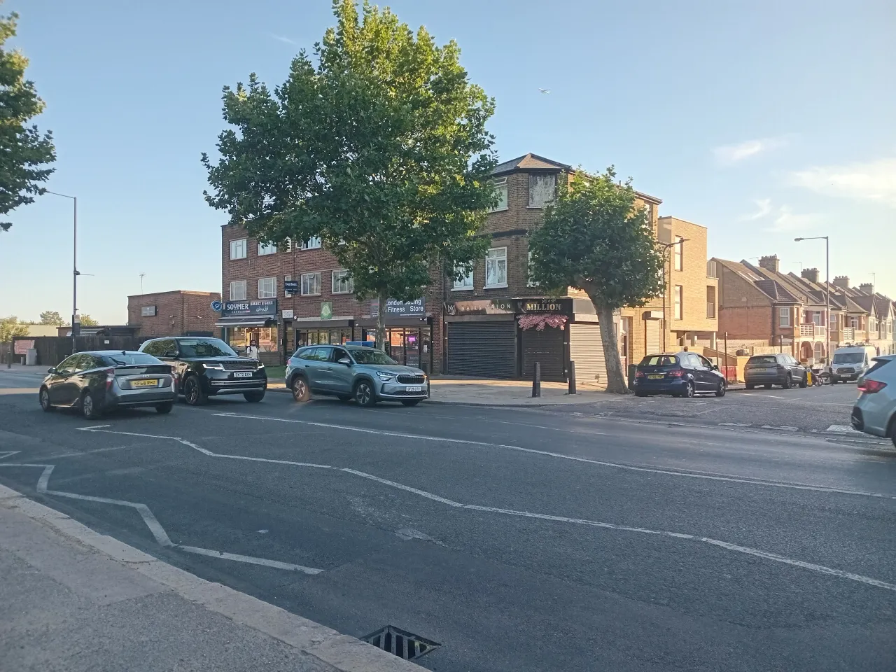 Shops and parade on Edgware Road in Dollis Hill