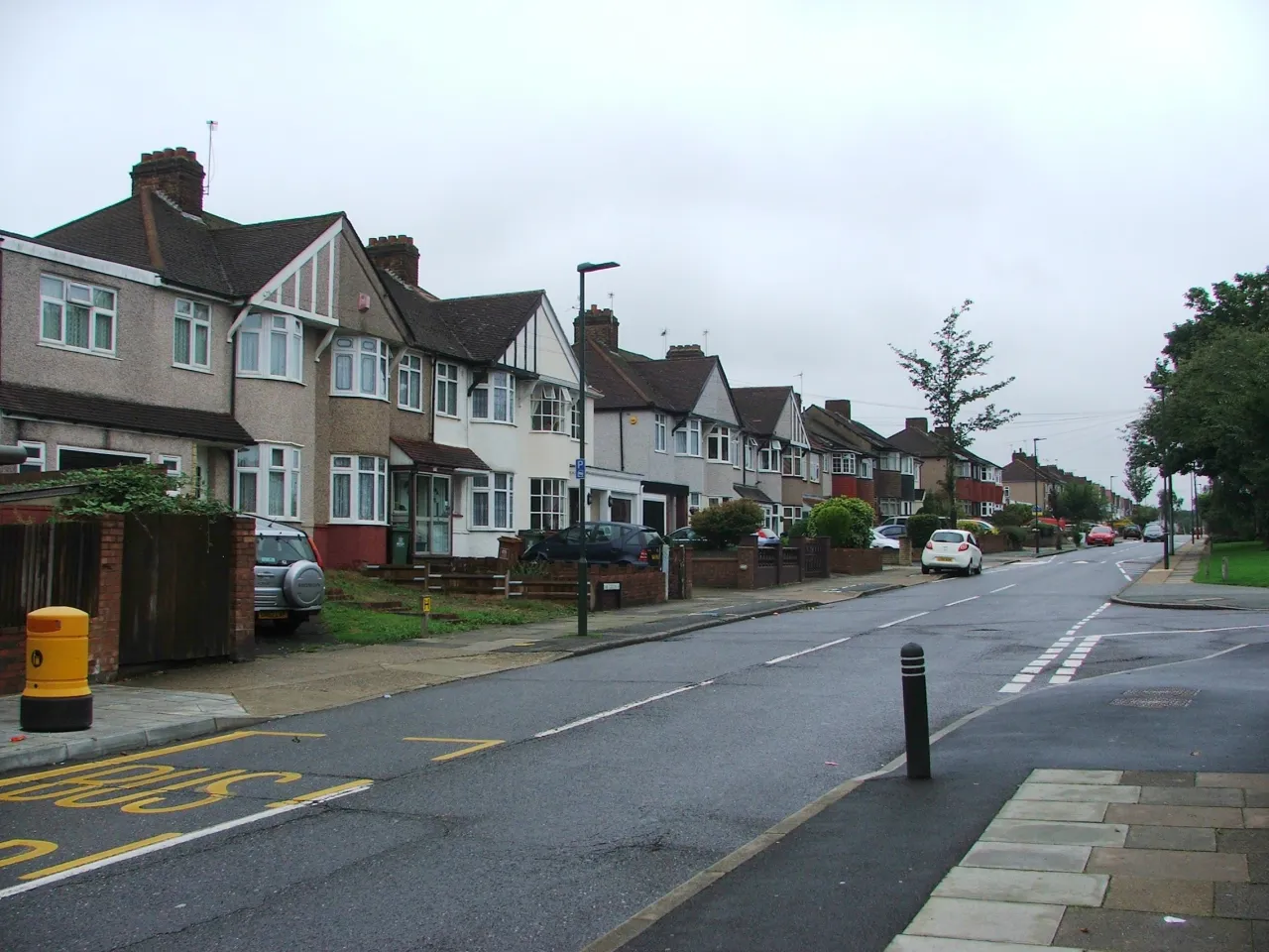 The Green, a residential street in Falconwood, DA16