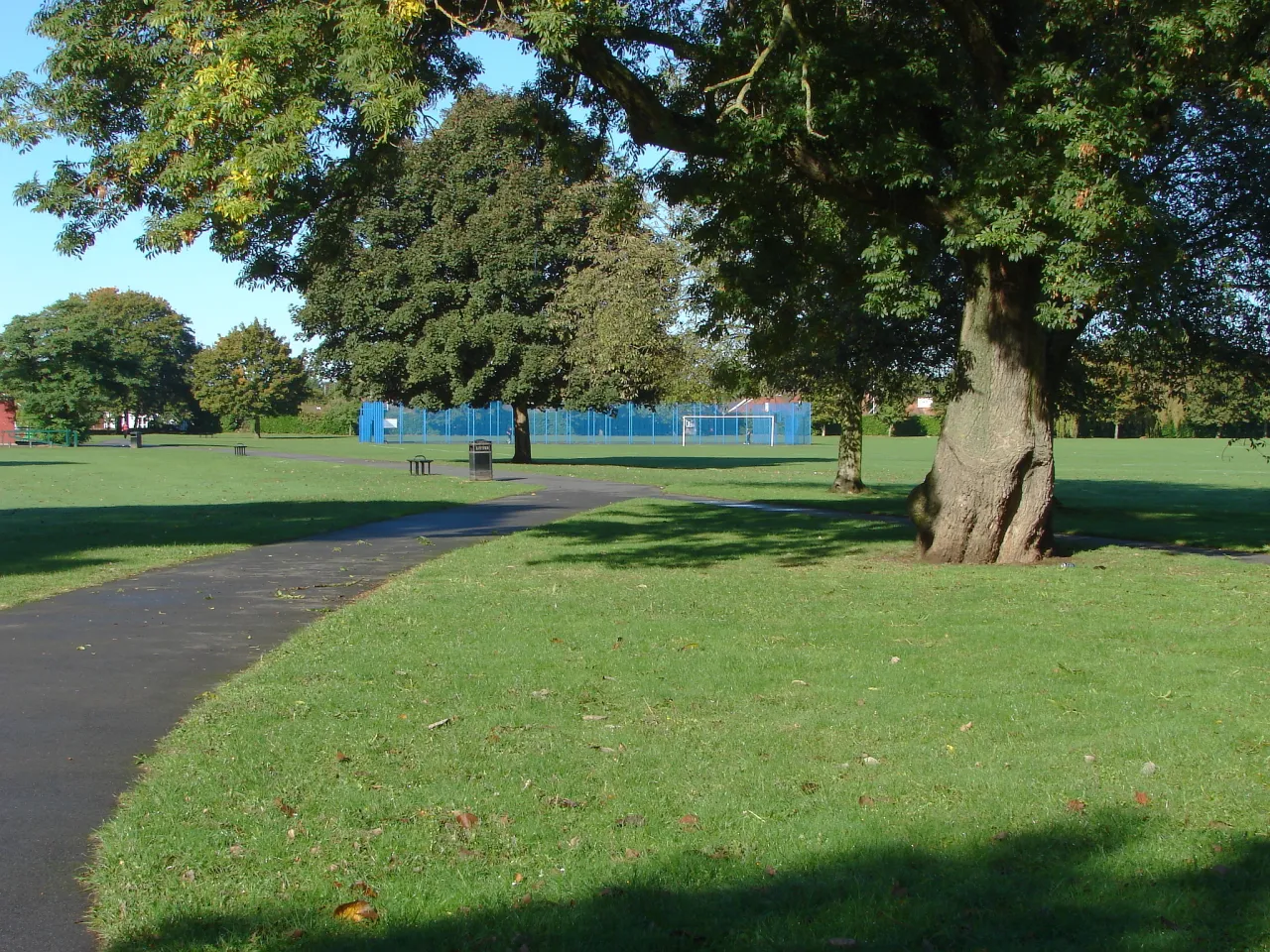 Path through Hayes End Park, Hillingdon