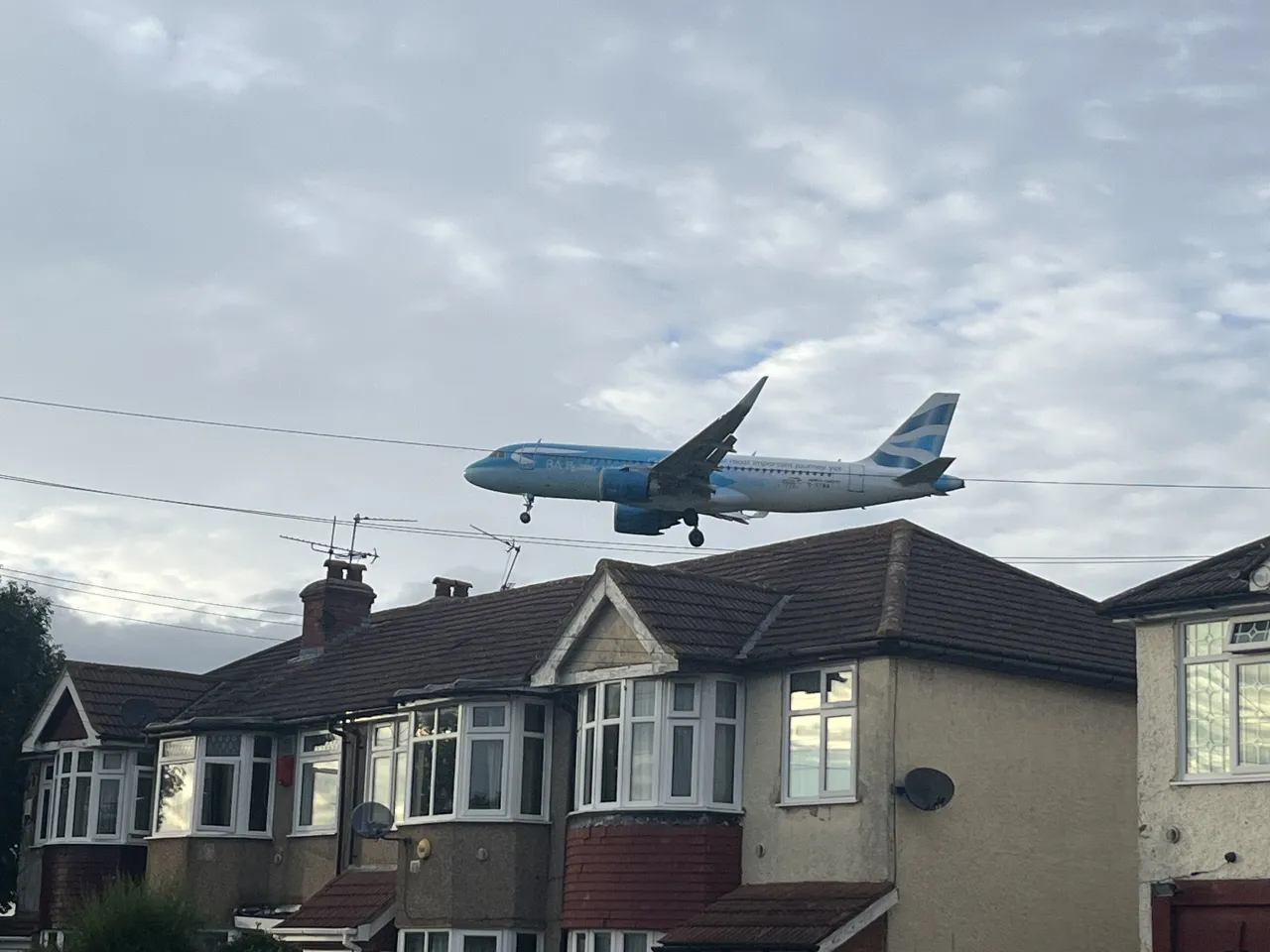 Aircraft coming in to land low over houses near Heathrow Airport