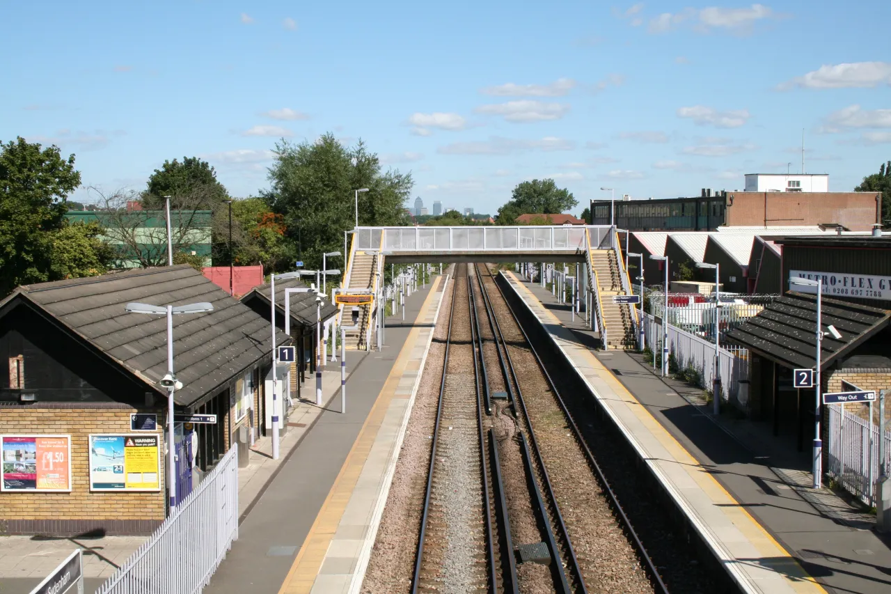 Lower Sydenham station and its footbridge