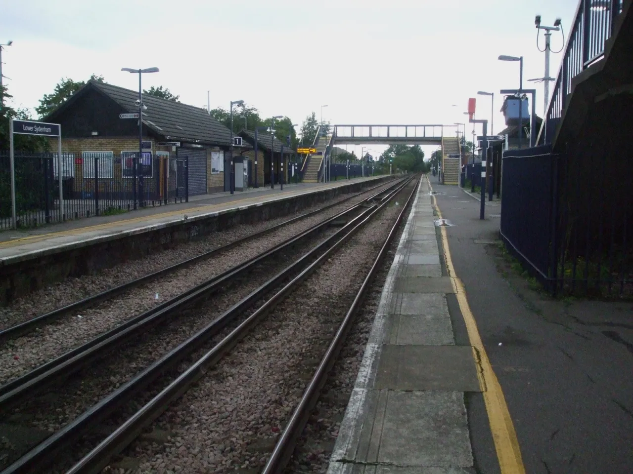 Lower Sydenham station platform and tracks