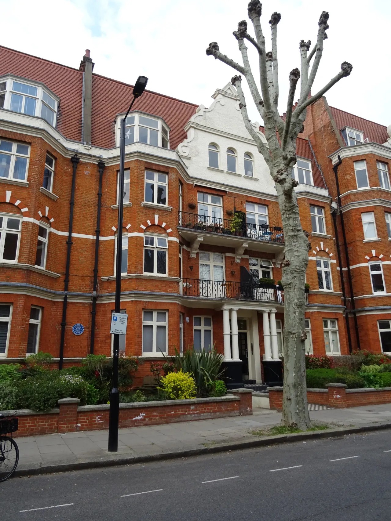 Lauderdale Mansions, Maida Vale, a red-brick Victorian mansion block on Lauderdale Road