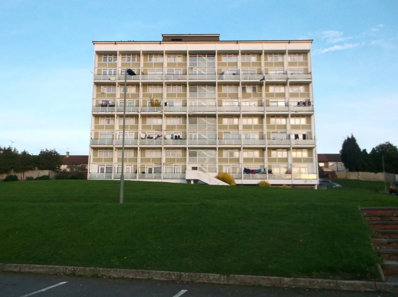 Post-war block of flats on Chipperfield Road, part of the St Pauls Cray estate