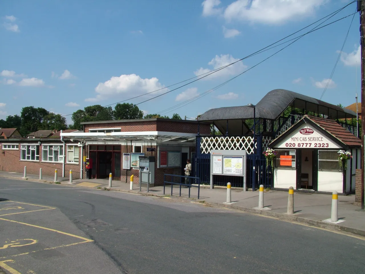 West Wickham railway station building and forecourt